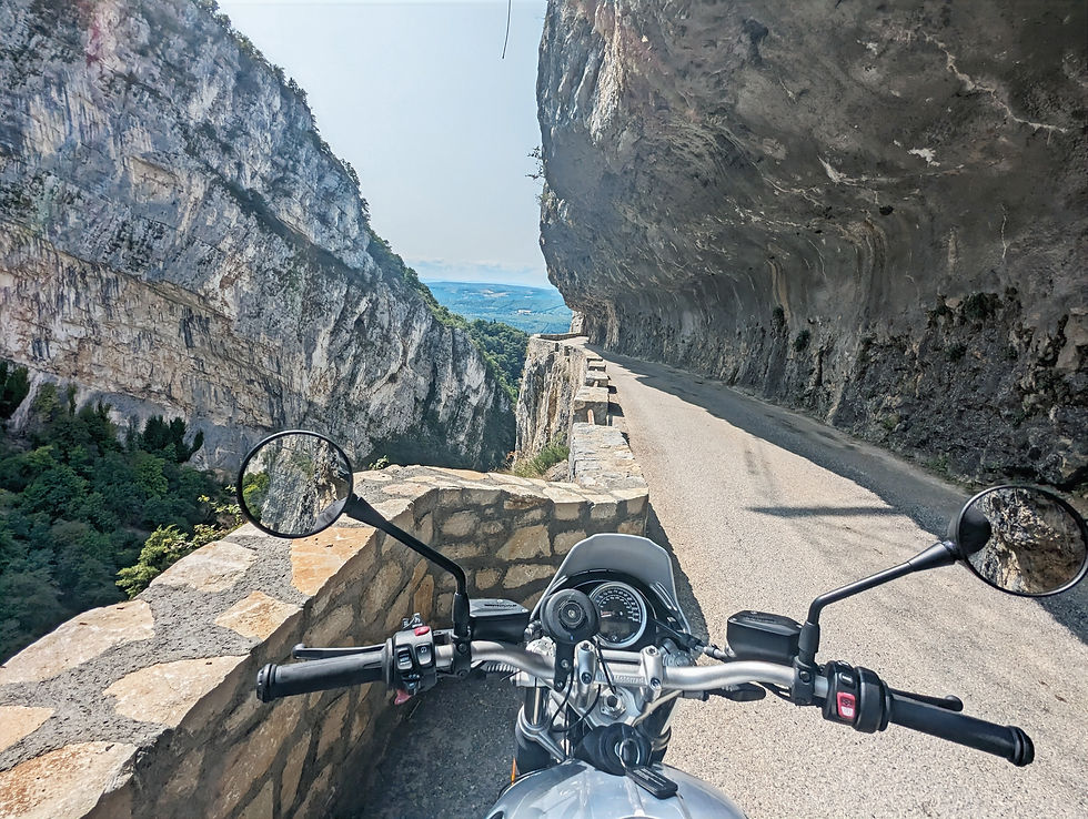 Riding down the Gorges du Nan