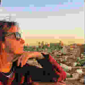 Isabella Ruas e Barcelona ao fundo