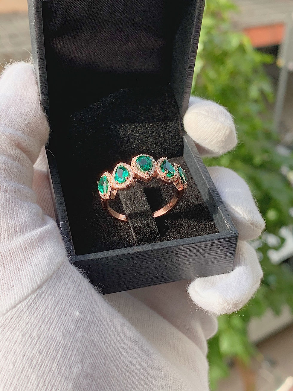 תמונה ממוזערת: טבעת חצי Emeralds Obsession 