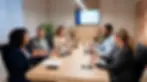 ws-centro-empresarial-sala-reunião-pessoas-2.webp