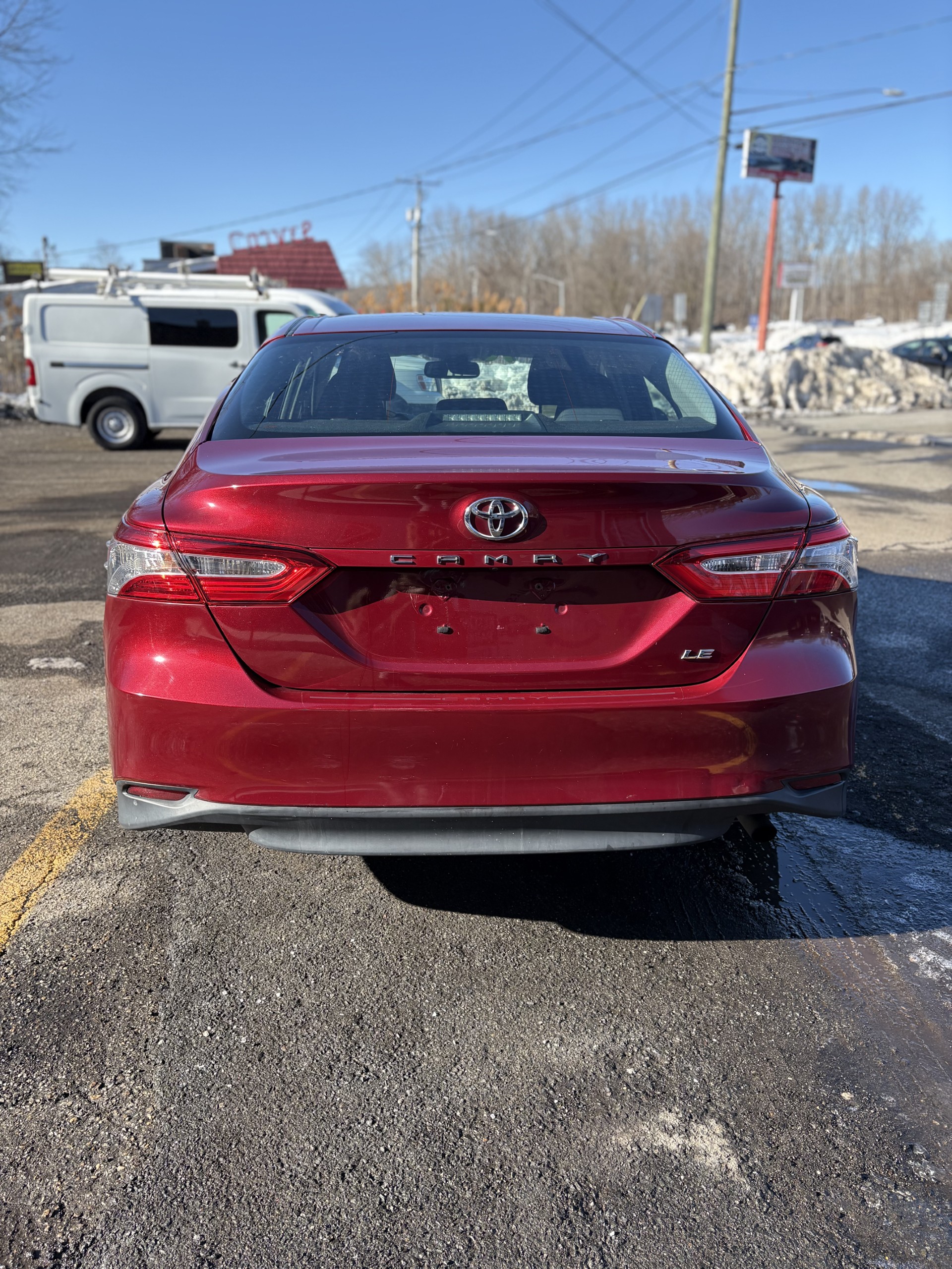 2018 Toyota Camry LE - Photo 8