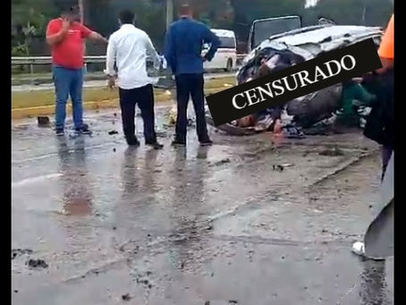 ¡Imágenes Fuertes! / Brutal choque en la carretera Puerto Aventuras-Tulum, deja seis personas muertas