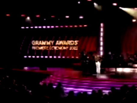 Presentador de los Grammy pensó que Vicente Fernández estaba vivo; “no está aquí”, exclamó