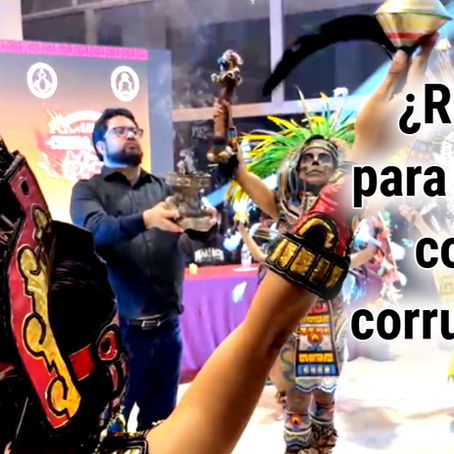 El presidente municipal de Naucalpan, Isaac Montoya Márquez, hace el ridículo en ceremonia ancestral