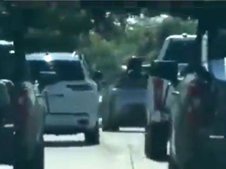 Rubén Rocha Moya: captan al gobernador con licencia de Sinaloa escoltado por convoy del Ejército