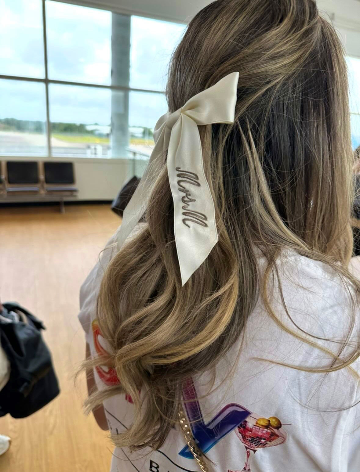Embroidered Oyster Hair Clip Bow