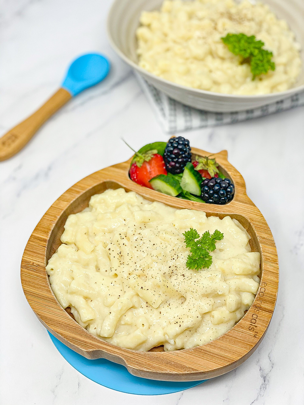 EASY CAULIFLOWER CHEESY PASTA in ladybird funny bamboo plate for blw kids