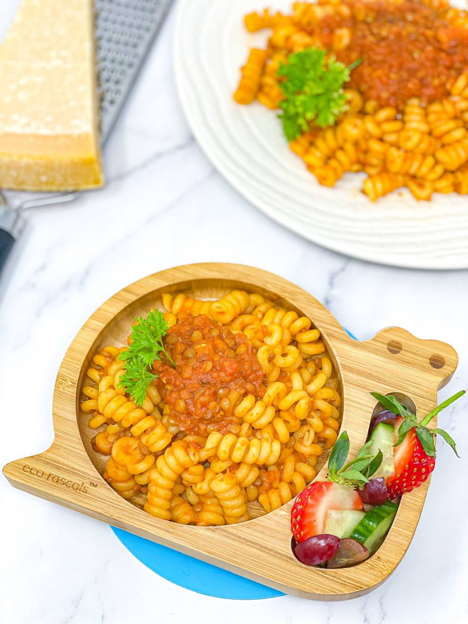 DELICIOUSLY LENTIL BOLOGNESE in bamboo plate