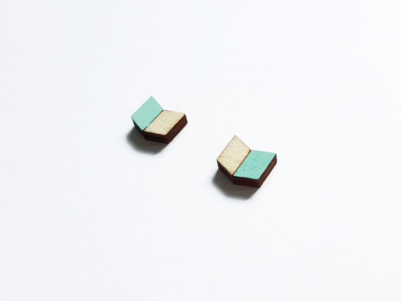 Earrings - chevron V - mint