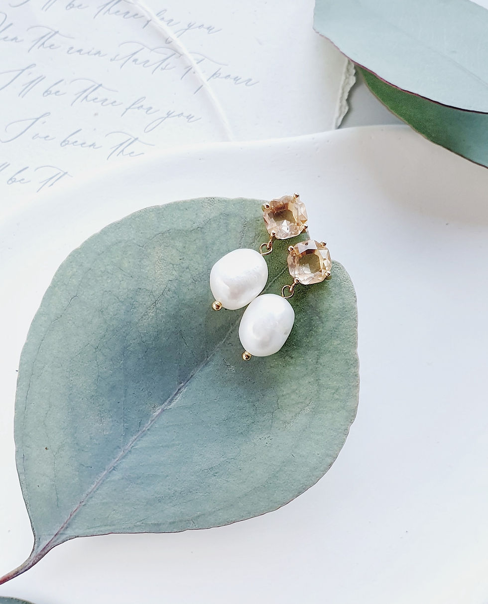 Miniatură: LEYA Crystal Pearl Drop Earrings