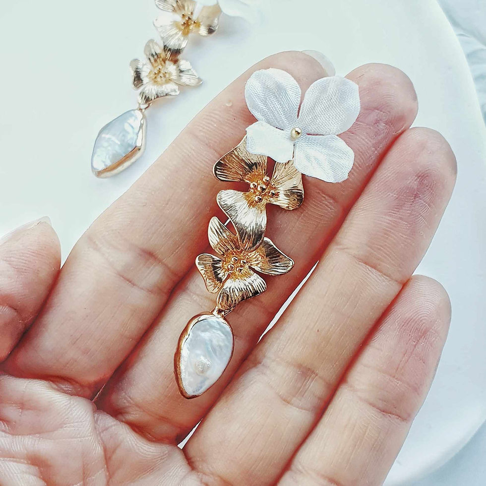 Indexkép: AYRA Silk Flow Pearl Earrings