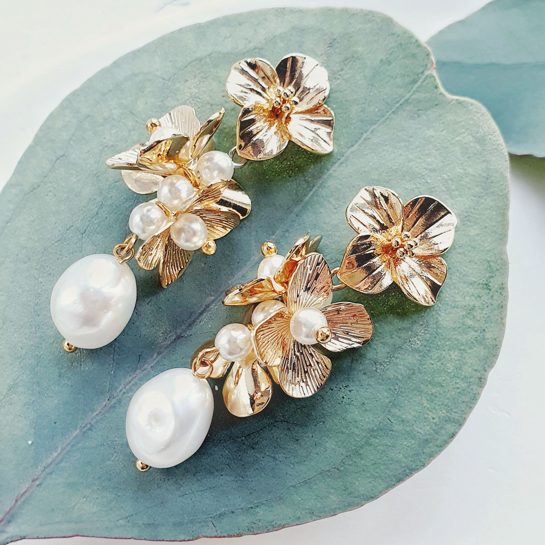 AYRA Flow Pearl Drop Earrings