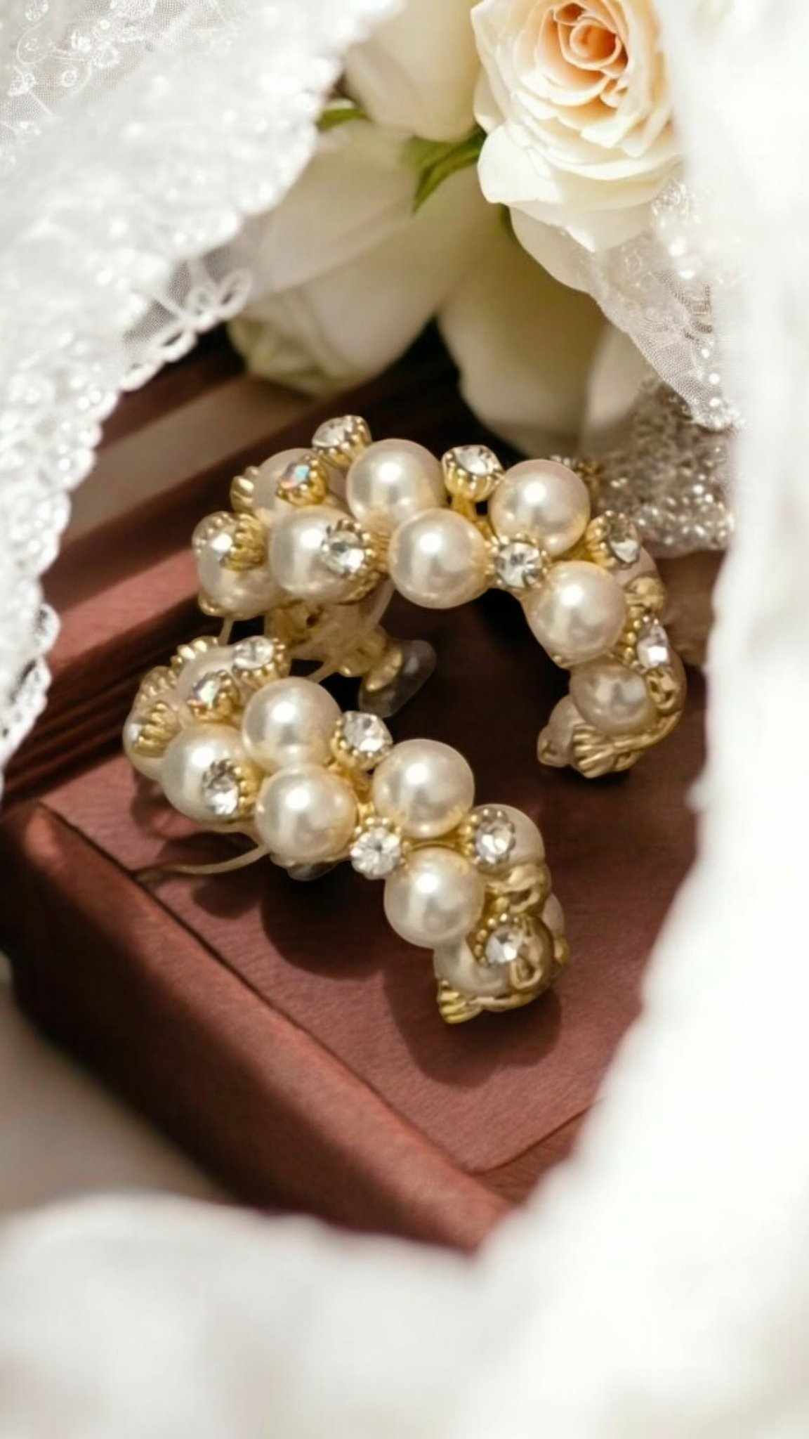 SELA Hoop Pearl Earrings