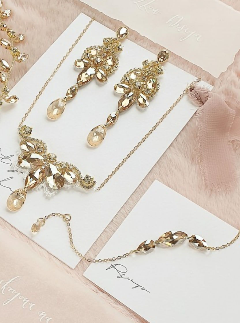 섬네일: DANGLE Crystal Earrings