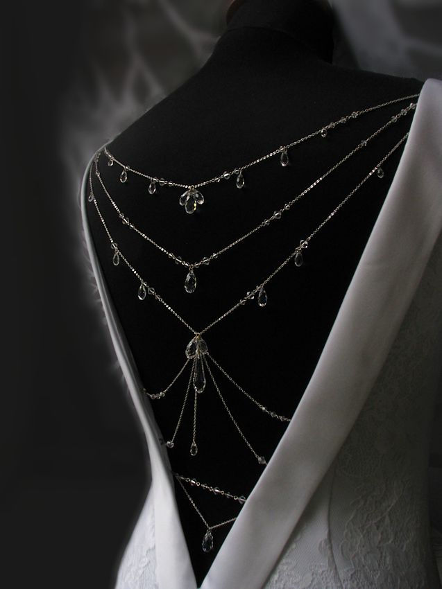 Küçük resim: GRACE Web-styled Back Necklace with Swarovski Clear Crystals