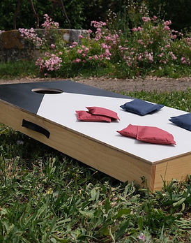 jeu-en-bois-geant-cornhole.jpg