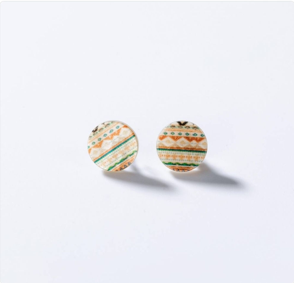 Boucles d'oreilles petits boutons avec motifs alternés BIGOS028