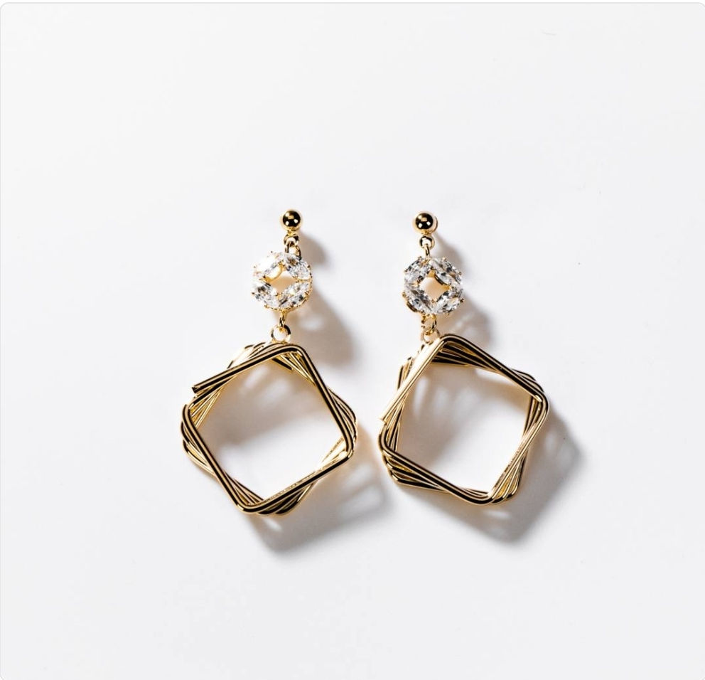 Pendants d'oreilles balancelle à losanges plaqués or 24 carats BIGOD191