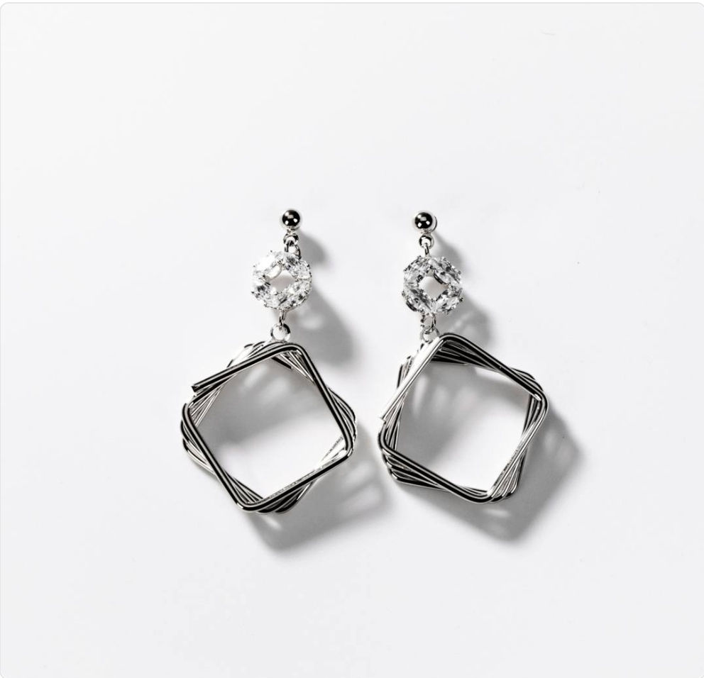 Pendants d'oreilles balancelle à losanges métal rhodié BIGOM191