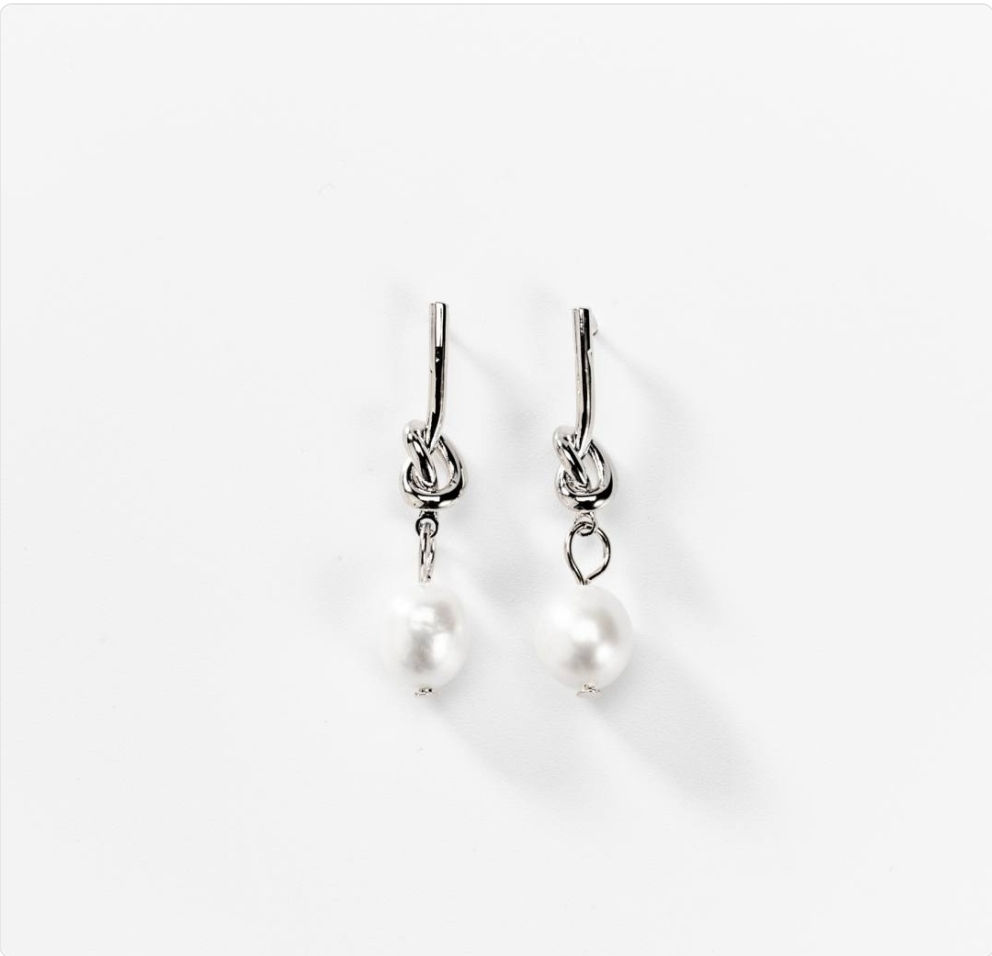 Pendants d'oreilles nœuds et perles métal rhodié BIGOM177
