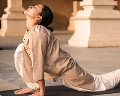 Yoga Isha Sadhguru Posture Namaskaram Retraites Parcours Accompagnements