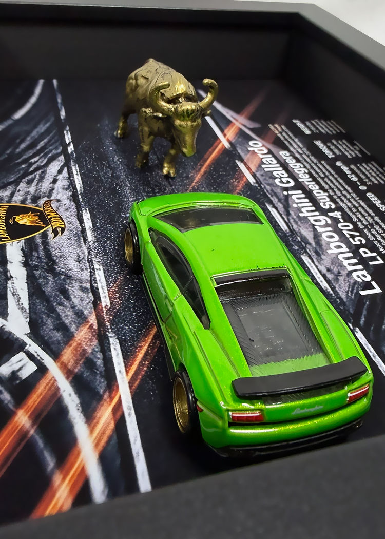 Thumbnail: Lamborghini Gallardo LP 570-4 Superleggera 1:64 Shadow Box Display