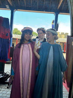Medieval dressing-up