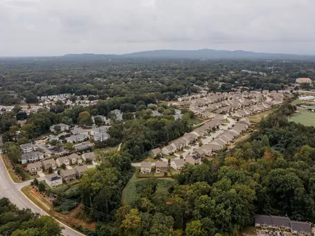 The Perks of Partnering with Local Real Estate Experts for Your Next Home