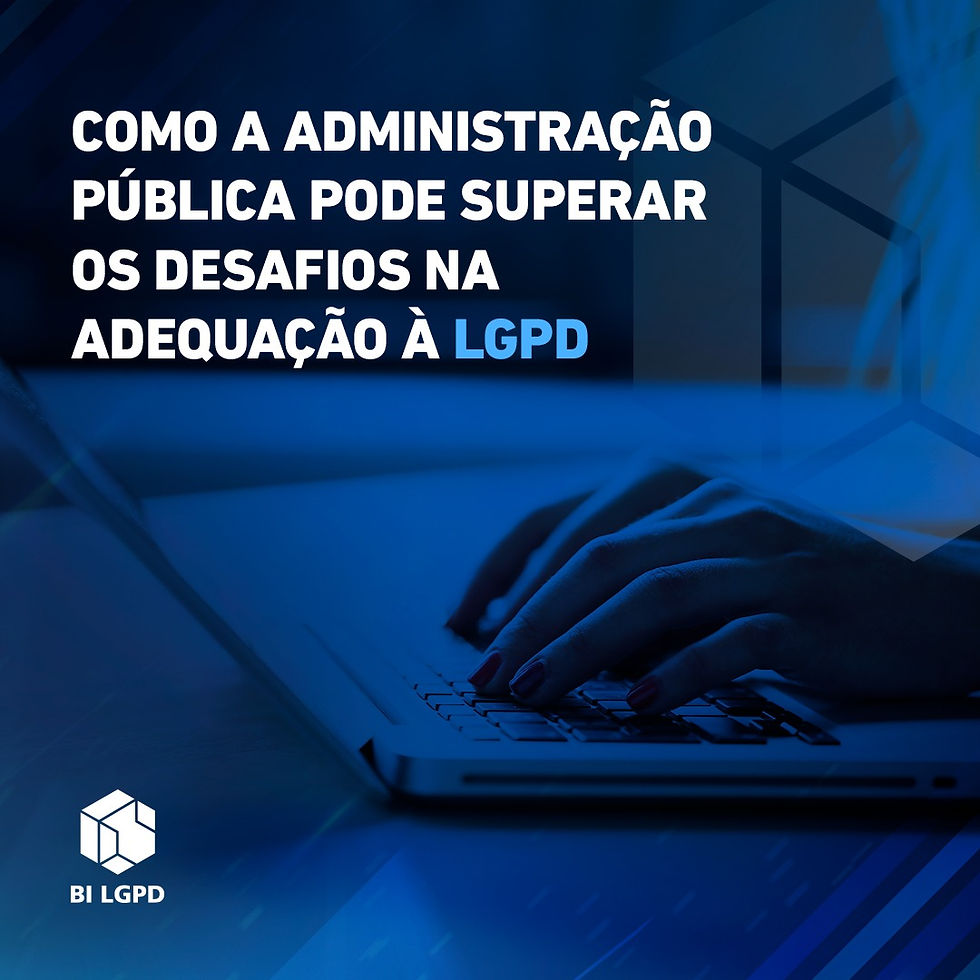 Mãos digitando em notebook