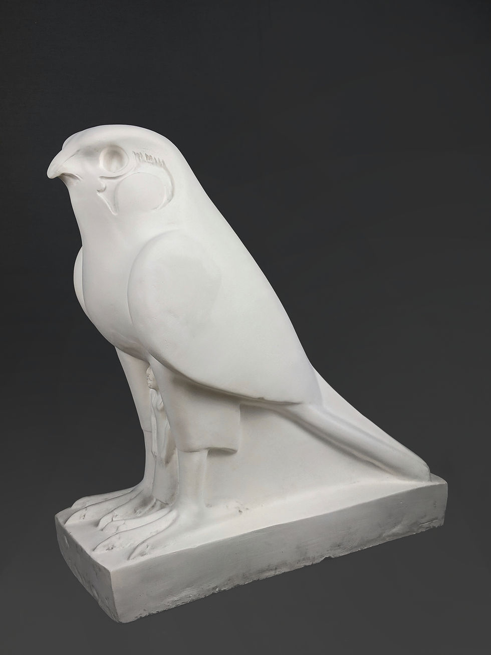 Thumbnail: Horus protégeant Nectanebo II- Louvre