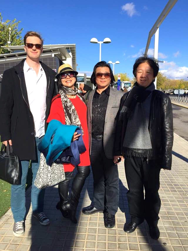 French tour guide in Paris and through France