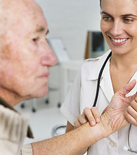 Am Puls eines älteren Patienten