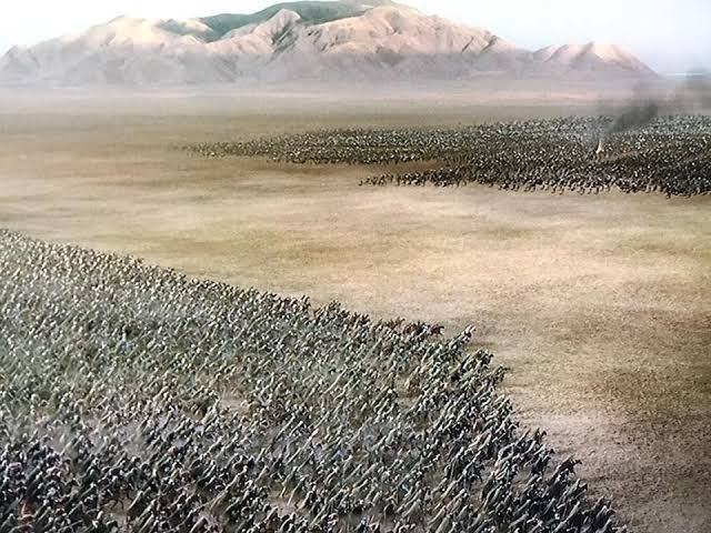 Battle of Pelennor Fields. Courtesy of New Line Cinema, reproduced here for commentary and educational purposes, not for profit, under fair use.