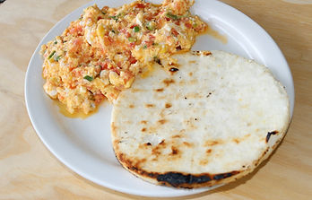 Pericos con arepa