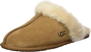 UGG Women's scuffette II Slipper brown