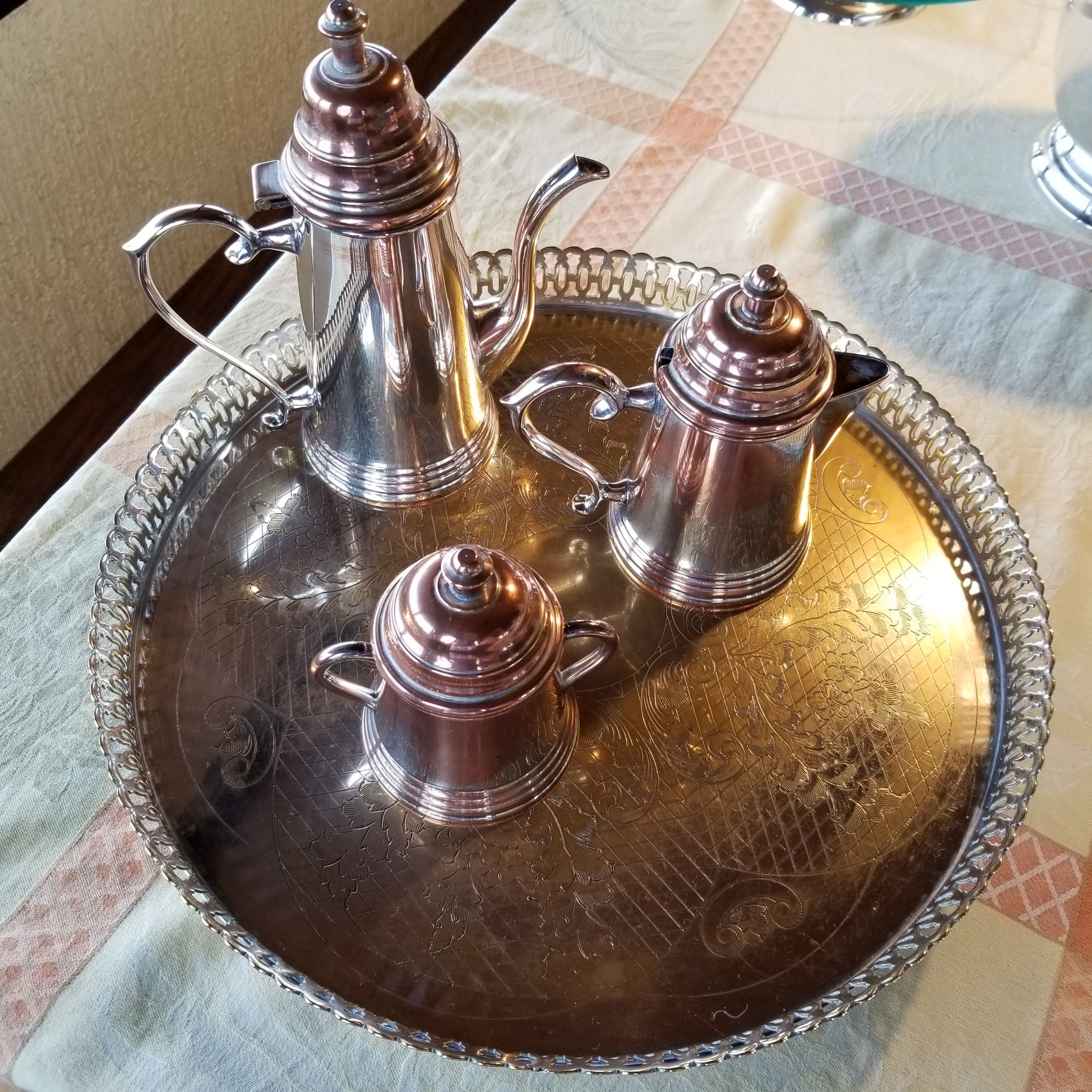 Conjunto café/chá com 2 bules e açucareiro (sem a bandeja)