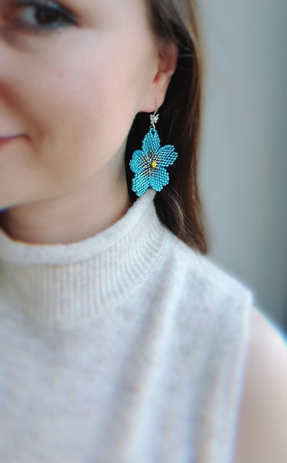 blue daisy earrings