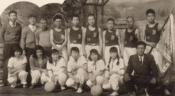 5. 中学校バスケット部 (1956年）