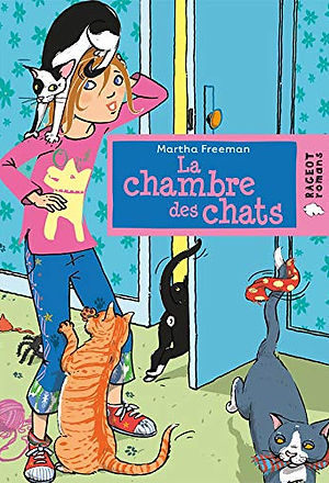 La couverture de La Chambre des chats avec une fillette entourée de chats