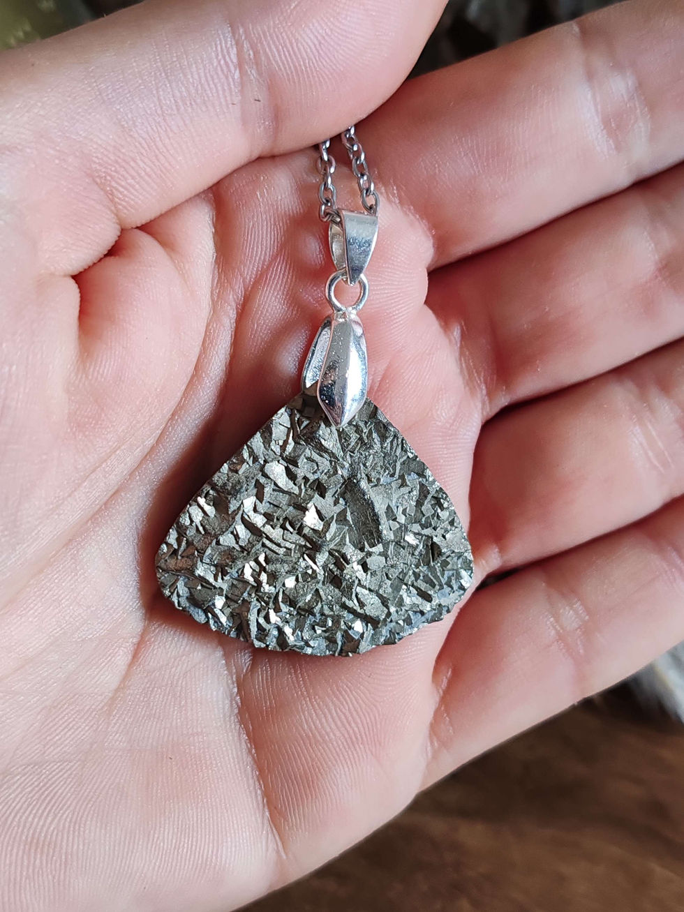 Miniature : pendentif en pyrite brute