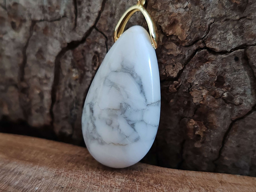 Miniature : collier doré en howlite