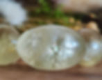 Citrine naturelle de Madagascar en forme de pierre roulée, pierre de poche