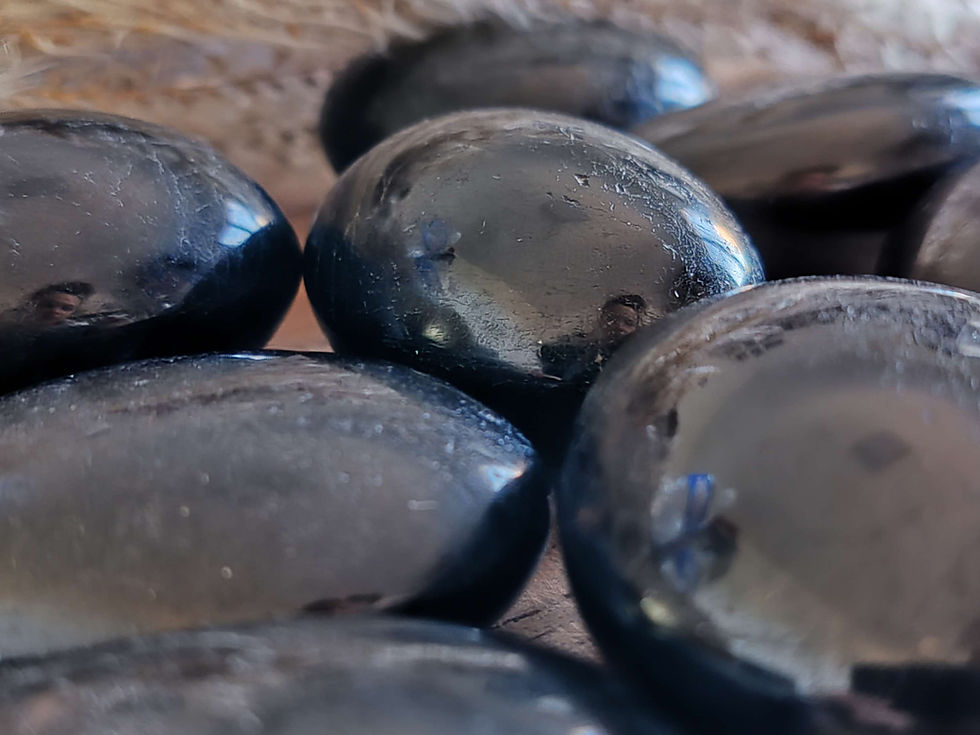 Miniature : galet en tourmaline noire
