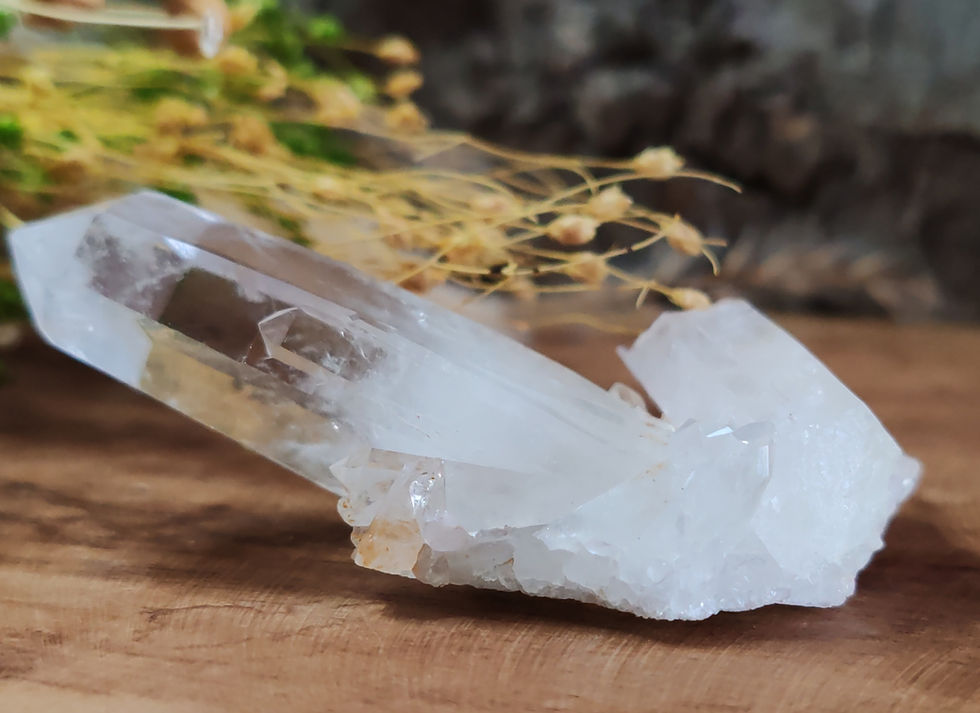 Miniature : Pointe de cristal de roche avec ferrugineux brut sur cluster