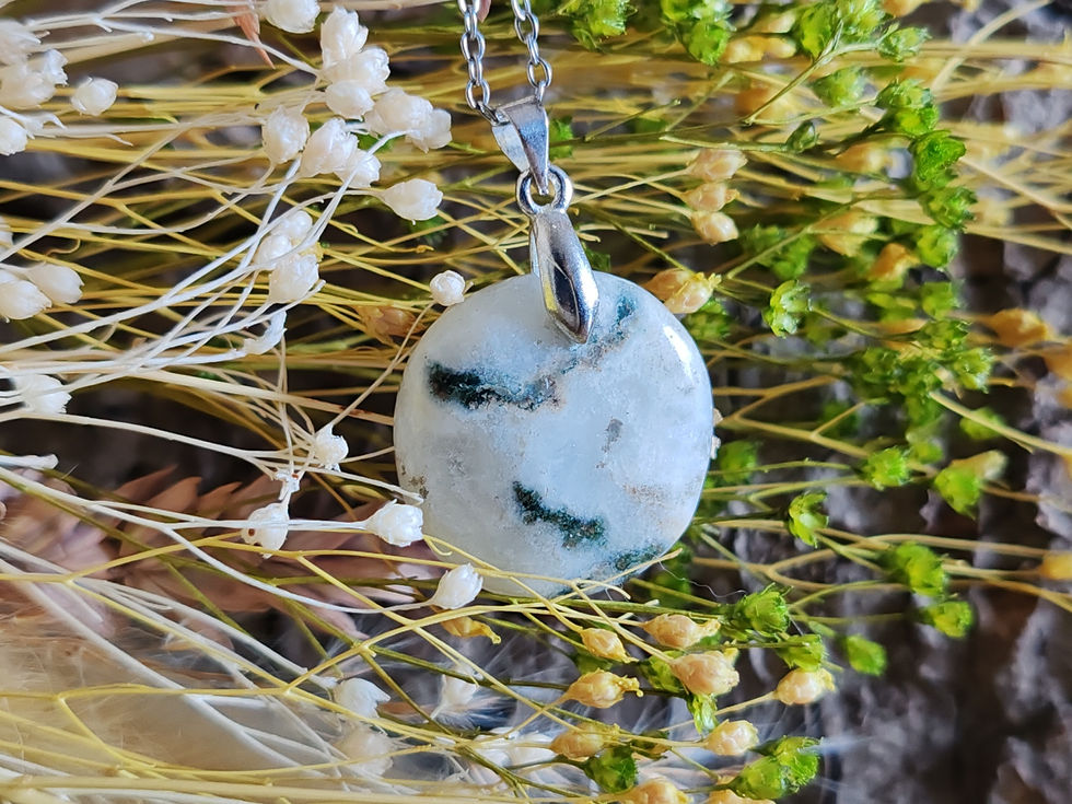 Miniature : Pendentif en Quartz Solaire avec inclusions de Chlorite