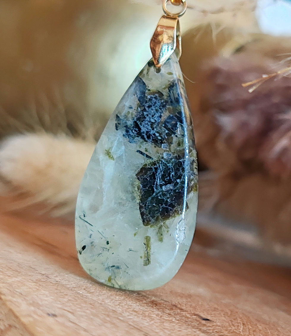 Miniature : pendentif en prehnite