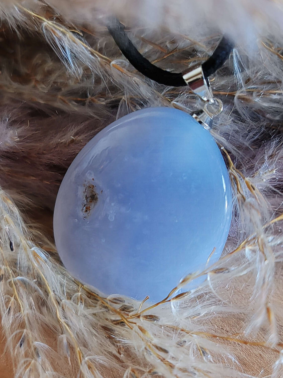 Miniature : pendentif en calcédoine bleue