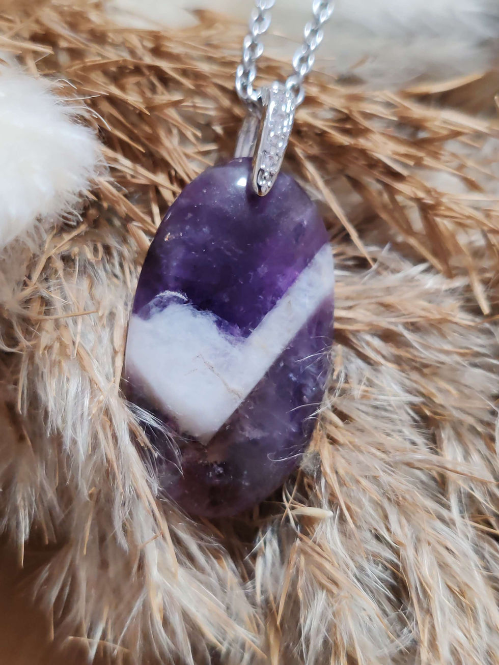 Miniature : pendentif en améthyste chevron