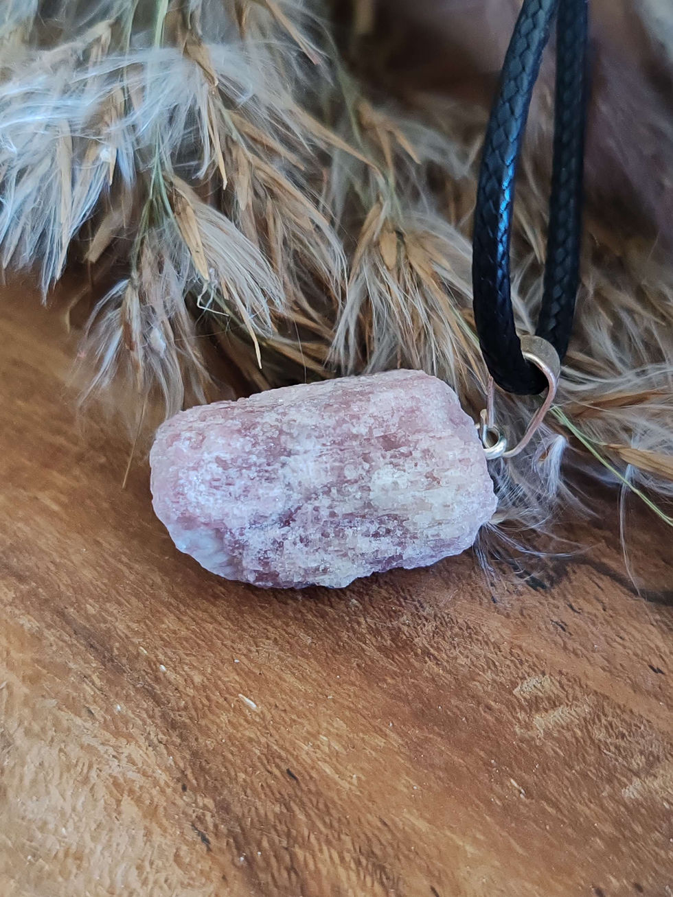 Miniature : pendentif en tourmaline rose brut