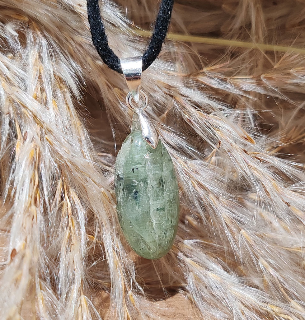 Miniature : Pendentif en Cyanite verte